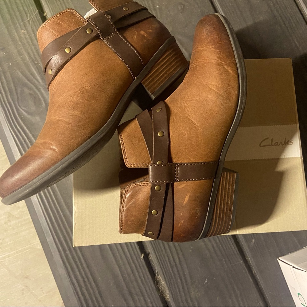 Clarks brown boots 8